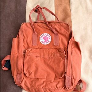 Fjallraven Kånken Rust Backpack with shoulder pads